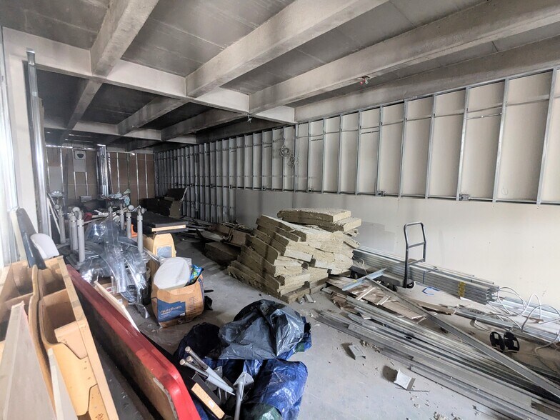 More Photos Of 179 N Main St, Freeport Storefront Retail Office For Lease