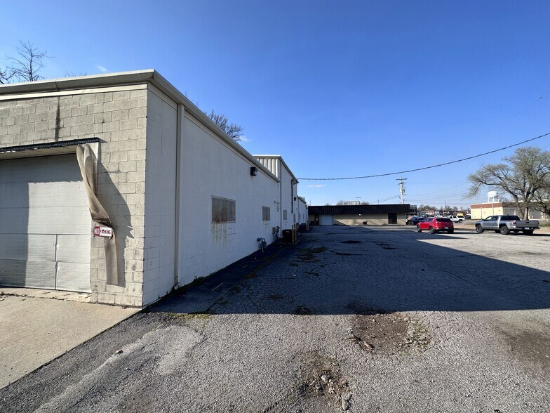More Photos Of 205 S New Madrid St, Sikeston Light Manufacturing For Sale