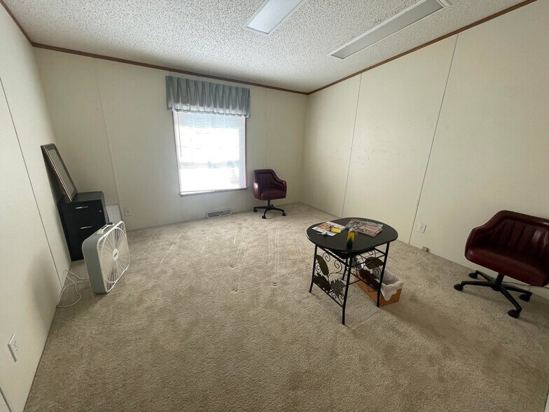 More Photos Of 403 S Melville St, Rensselaer Manufacturing For Sale