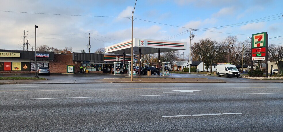 More Photos Of 5124 Tecumseh Rd E, Windsor Freestanding For Sale