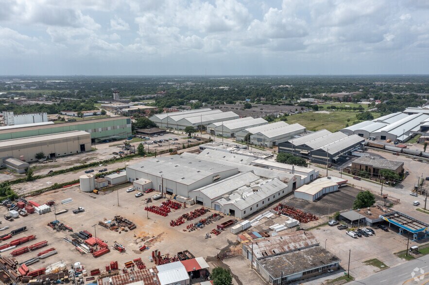 More Photos Of 5306 Clinton Dr, Houston Manufacturing For Lease