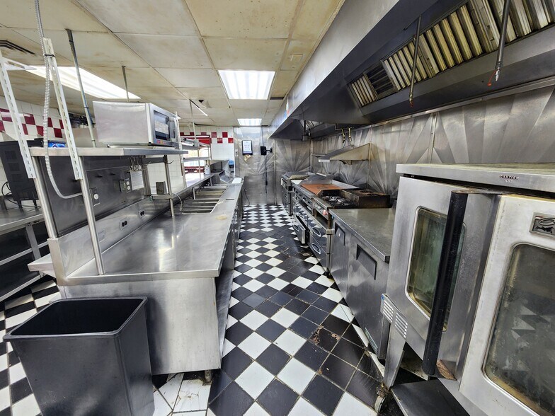 More Photos Of 11161 Research Plaza Way, Richmond Restaurant For Sale