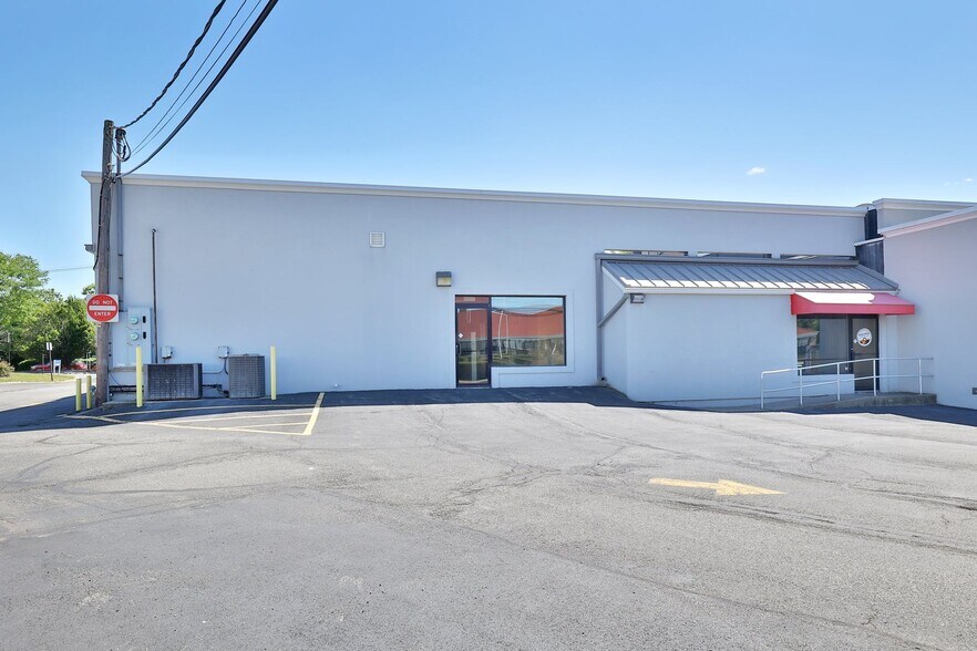 More Photos Of 52 E Rt-59, Nanuet Freestanding For Lease