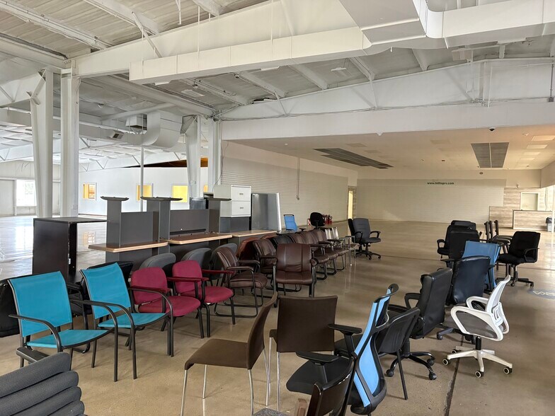 More Photos Of 2905 N Lincoln Rd, Escanaba General Retail For Sale