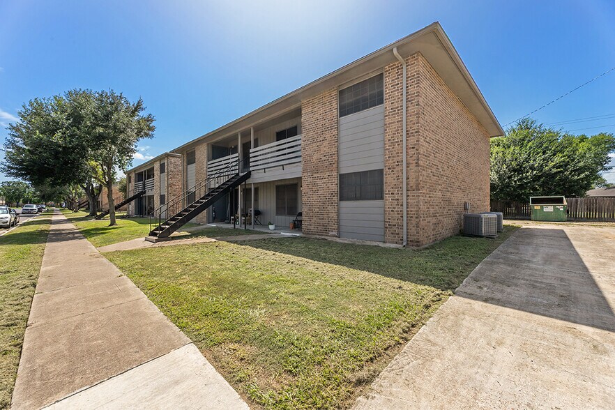 More Photos Of 101-112 Deerwood Dr, Victoria Apartments For Sale