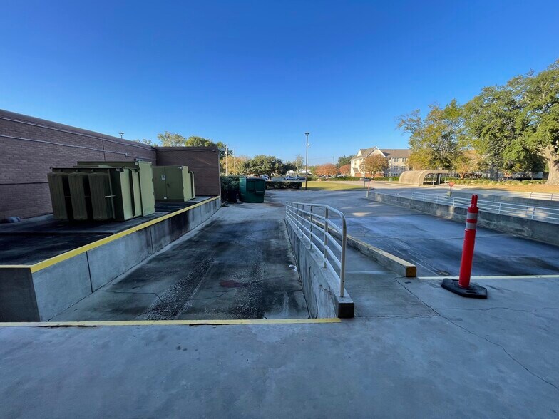 More Photos Of 1 Energy Pl, Pensacola Office For Lease