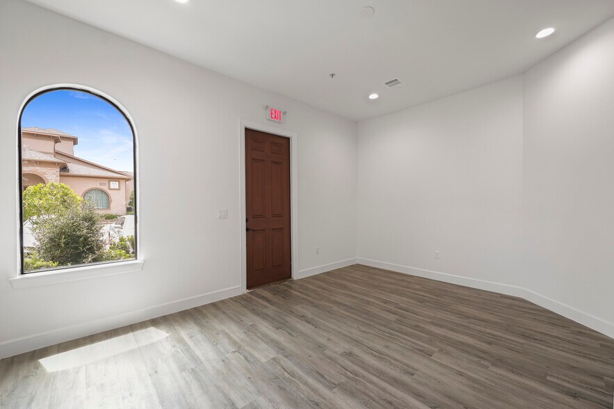 More Photos Of 284 Ed English Dr, Shenandoah Medical For Sale