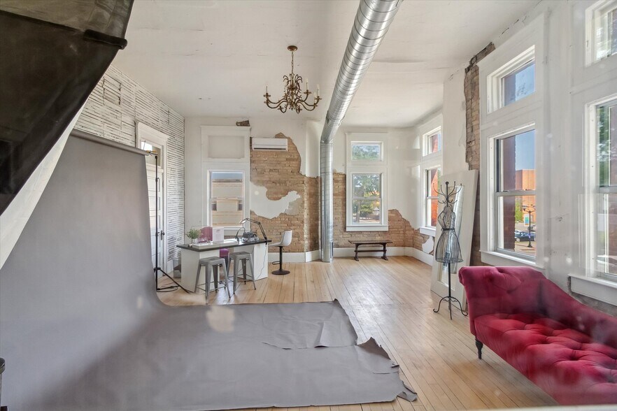 More Photos Of 225 E Superior St, Alma Office For Sale