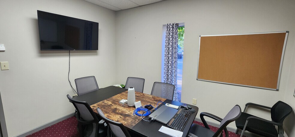 More Photos Of 318 Bell Park Dr, Woodstock Distribution For Lease
