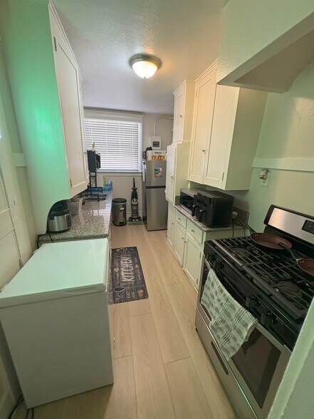 More Photos Of 617 W 3rd St, Long Beach Apartments For Sale