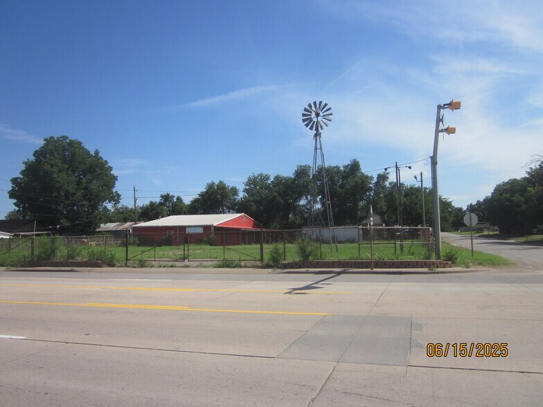 Primary Photo Of 300 F NE Ave, Childress Warehouse For Sale