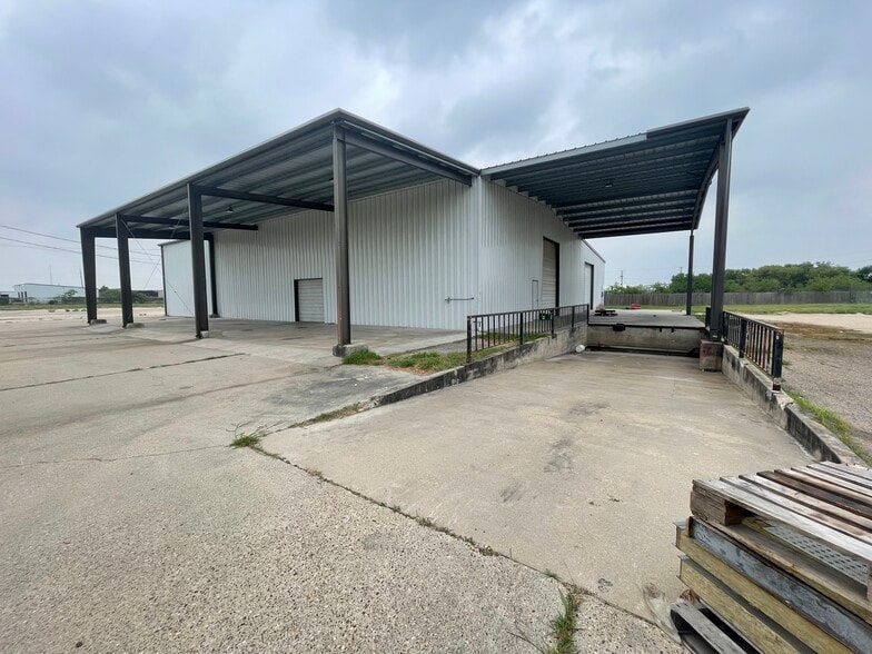 More Photos Of 3765 S US Highway 281, Alice Industrial For Sale