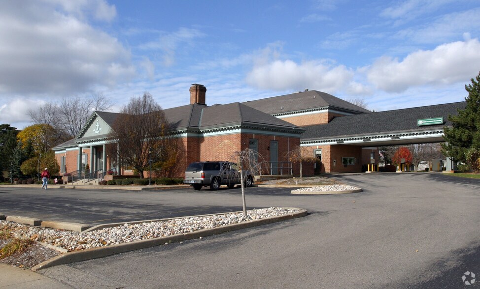 More Photos Of 627 E Main St SE, Caledonia Bank For Lease