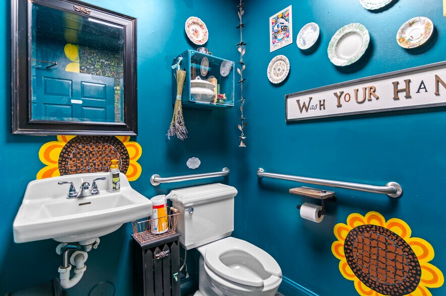 More Photos Of 5500 Harford Rd, Baltimore Freestanding For Sale