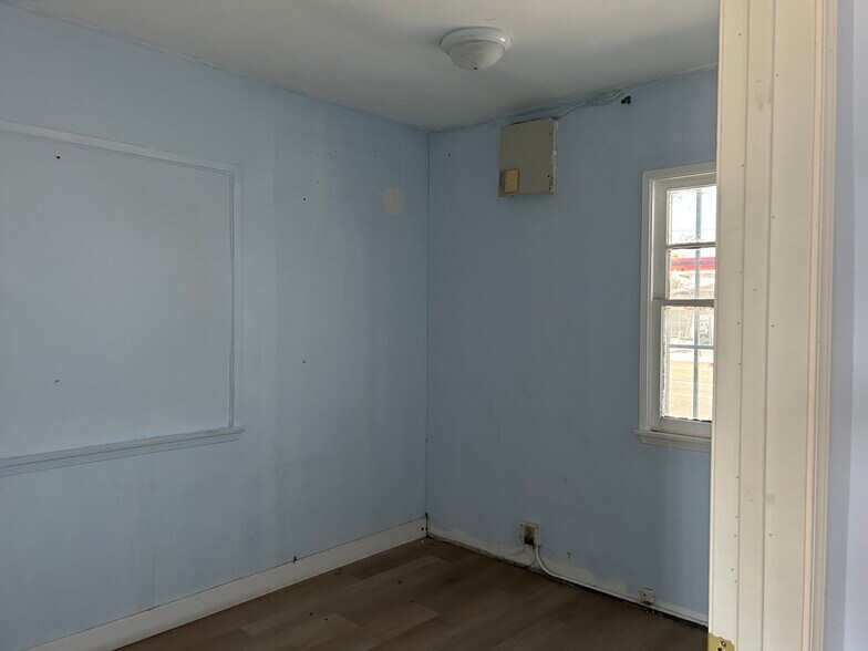 More Photos Of 8858 Flower St, Bellflower Freestanding For Lease
