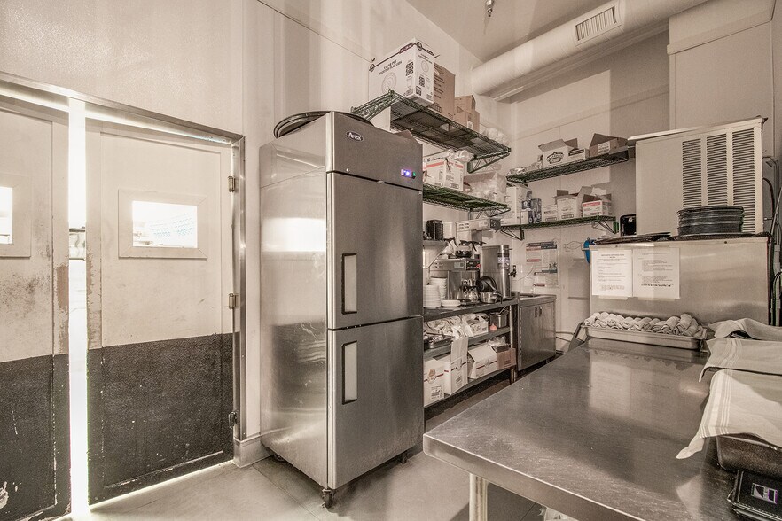 More Photos Of 21 E Athens St, Winder General Retail For Sale