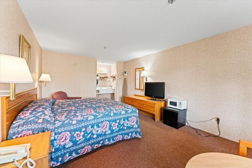 More Photos Of 3043 E Van Buren, Eureka Springs Hotel For Sale