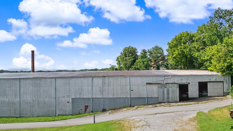More Photos Of 237 Loretta St, Greeneville Industrial For Sale