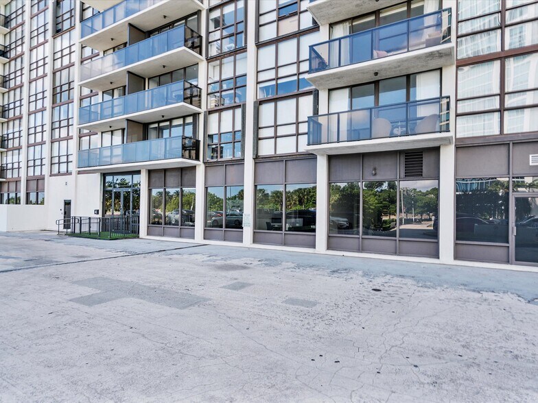 More Photos Of 600 NE 36th St, Miami Apartments For Lease