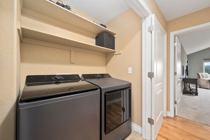 More Photos Of 13299 E County Line Rd, Longmont Flex For Sale