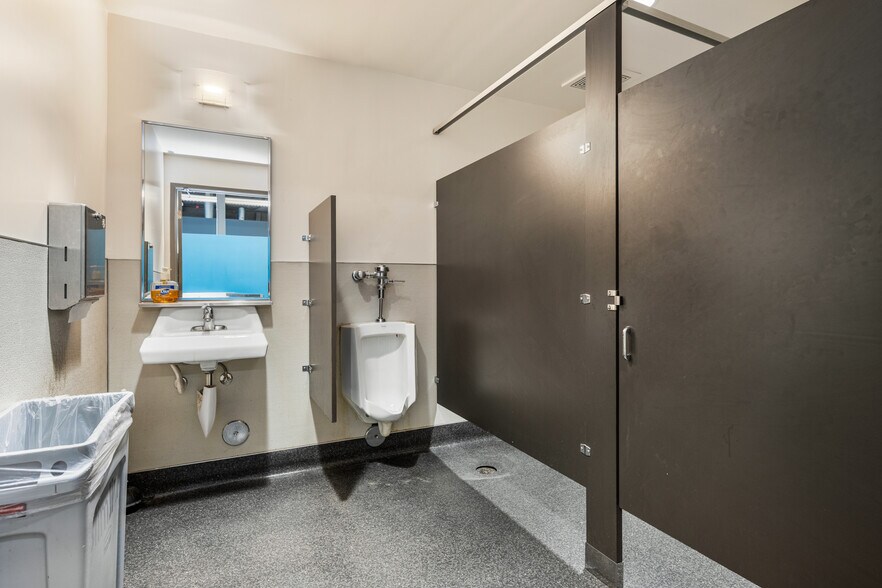 More Photos Of 335 W Chapman Ave, Orange Storefront For Lease