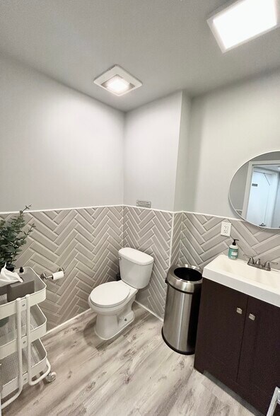 More Photos Of 6702 Bergenline Ave, West New York Storefront Retail Office For Sale