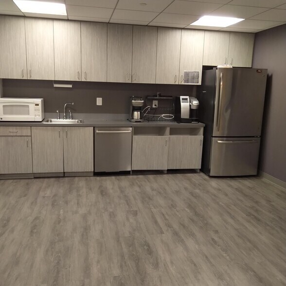 More Photos Of 7550 Wisconsin Ave, Bethesda Office For Lease