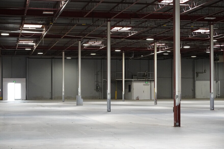 More Photos Of 75 Westmore Dr, Toronto Warehouse For Lease