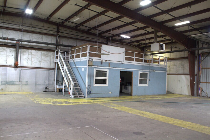 More Photos Of 2208 Parrott Way, Kelso Warehouse For Lease