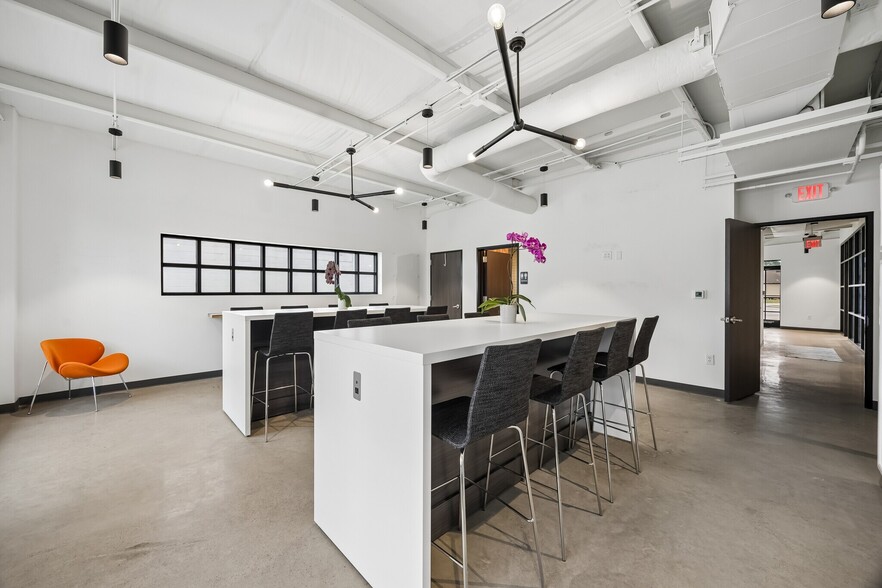 More Photos Of 4521 N Main St, Houston Medical For Lease