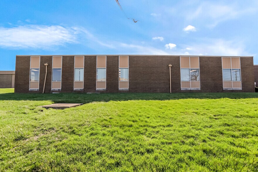 More Photos Of 2334 Production Dr, Indianapolis Warehouse For Lease
