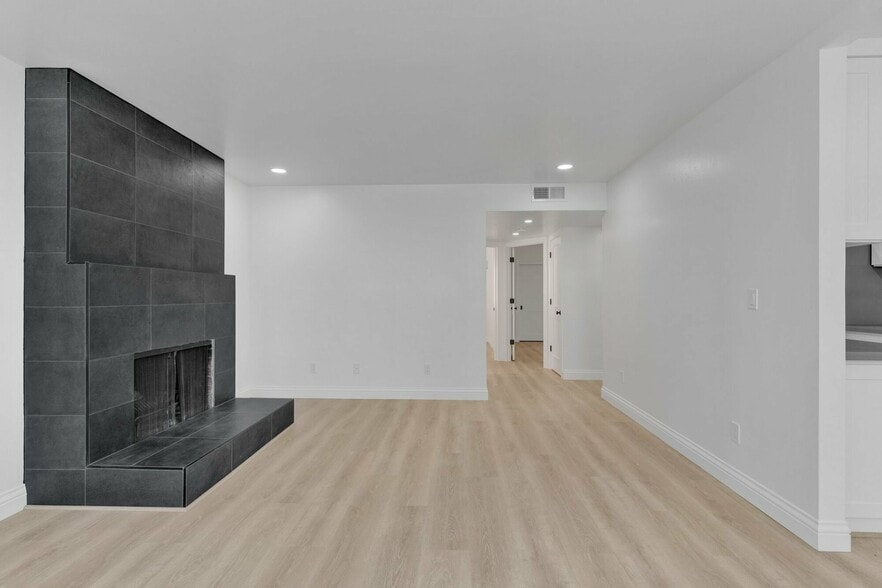 More Photos Of 262 Hanover Ave, Oakland Apartments For Sale