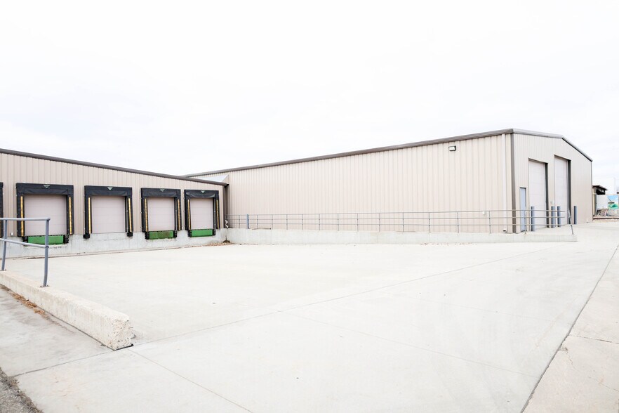 More Photos Of 2001 1st Ave N, Fargo Warehouse For Lease