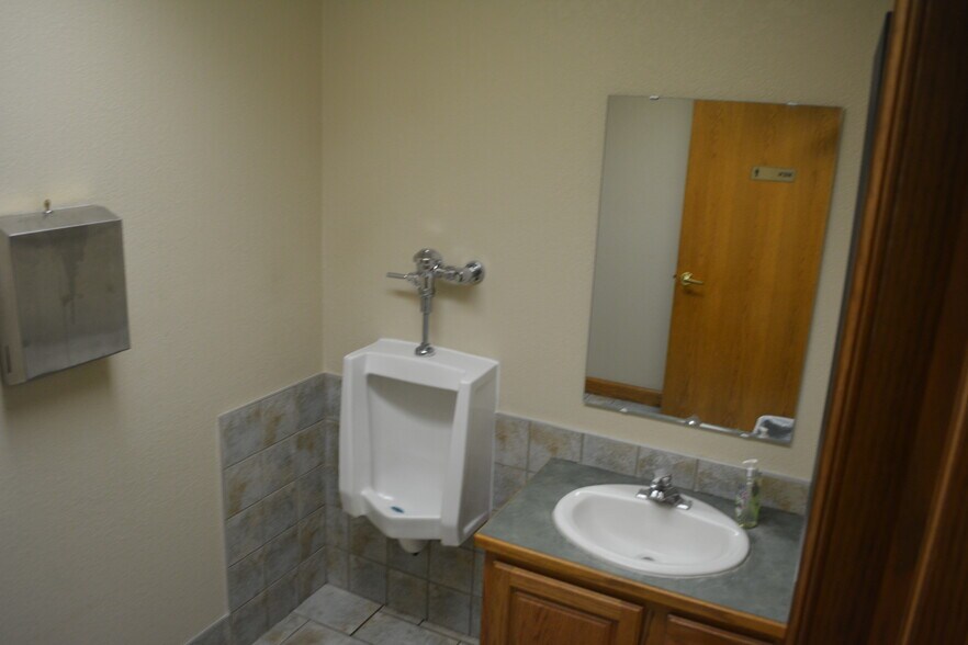 More Photos Of 1313 Mission, Mount Pleasant Office For Lease