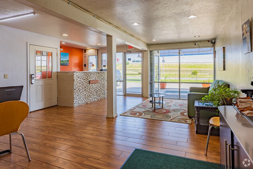 More Photos Of 7404 S May Ave, Oklahoma City Hotel For Sale