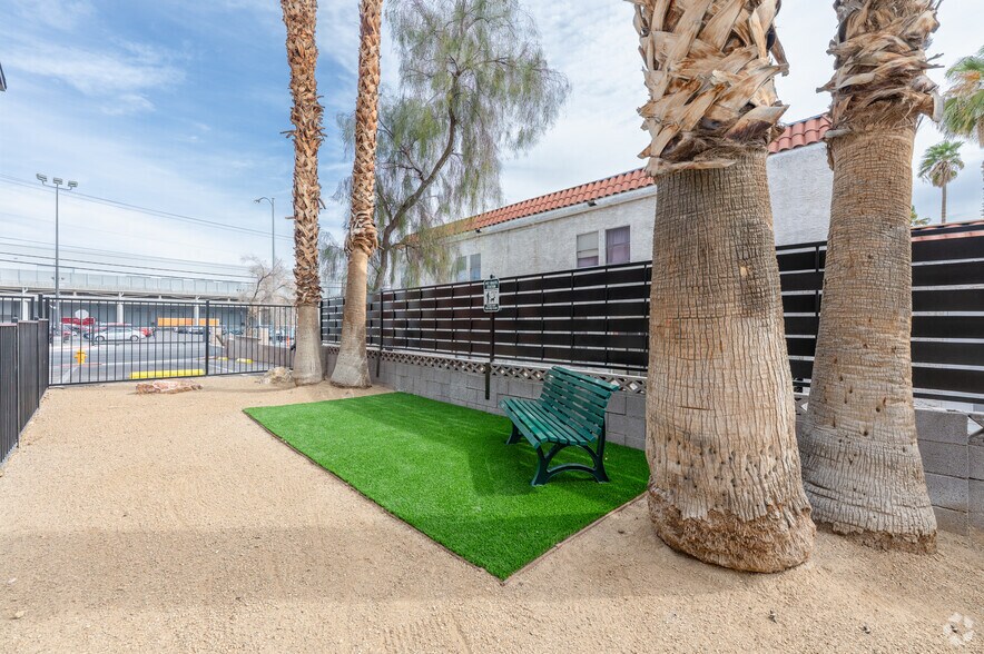 More Photos Of 557 Sierra Vista Dr, Las Vegas Apartments For Sale