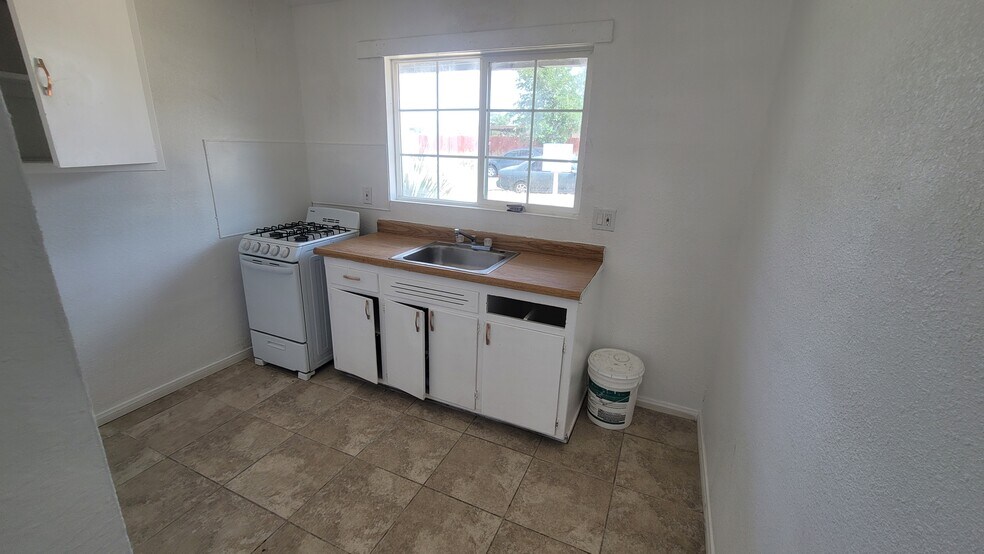 More Photos Of 204 Woodham Ave, Barstow Apartments For Sale