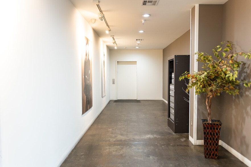 More Photos Of 1800 Essex St, Los Angeles Light Distribution For Lease