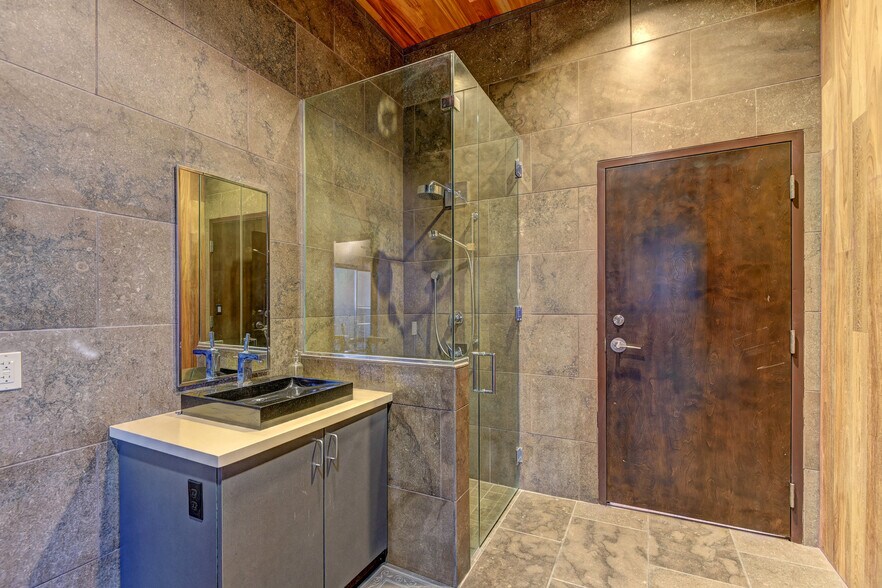 More Photos Of 6625 Badura Ave, Las Vegas Flex For Sale