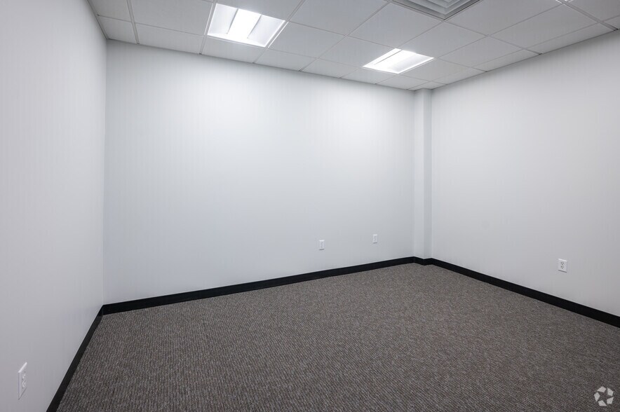 More Photos Of 60 Maple St, Mansfield Distribution For Lease