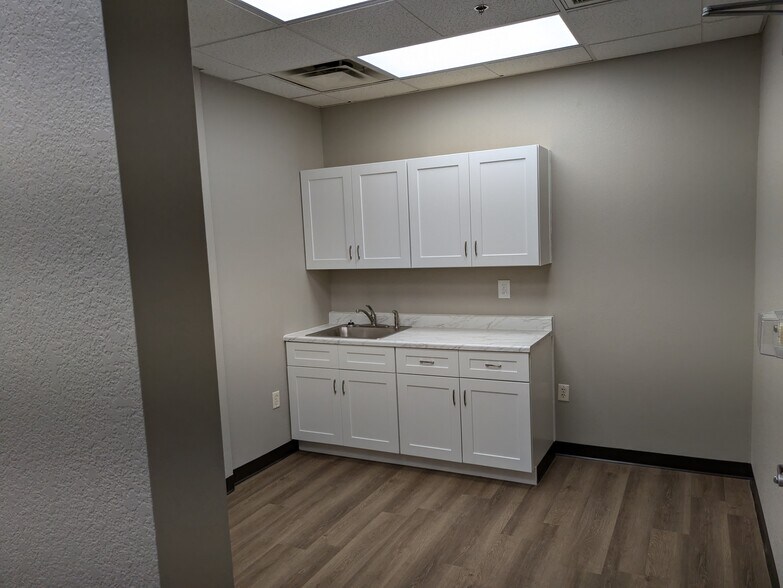 More Photos Of 1835 W Chandler Blvd, Chandler Office For Lease