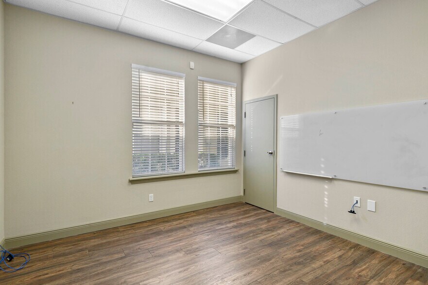 More Photos Of 871 Outer Rd, Orlando Medical For Lease