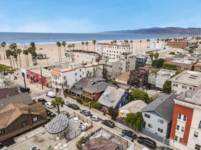 More Photos Of 25 Horizon Ave, Venice Apartments For Sale