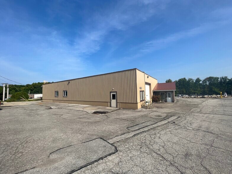 More Photos Of 12345 Kinsman Rd, Newbury Industrial For Lease