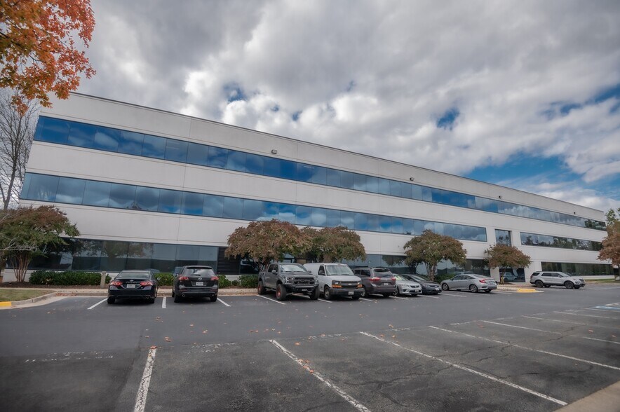 More Photos Of 4100 Lafayette Center Dr, Chantilly Industrial For Sale