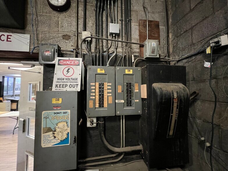 More Photos Of 207 9th St SW, Canton Warehouse For Sale