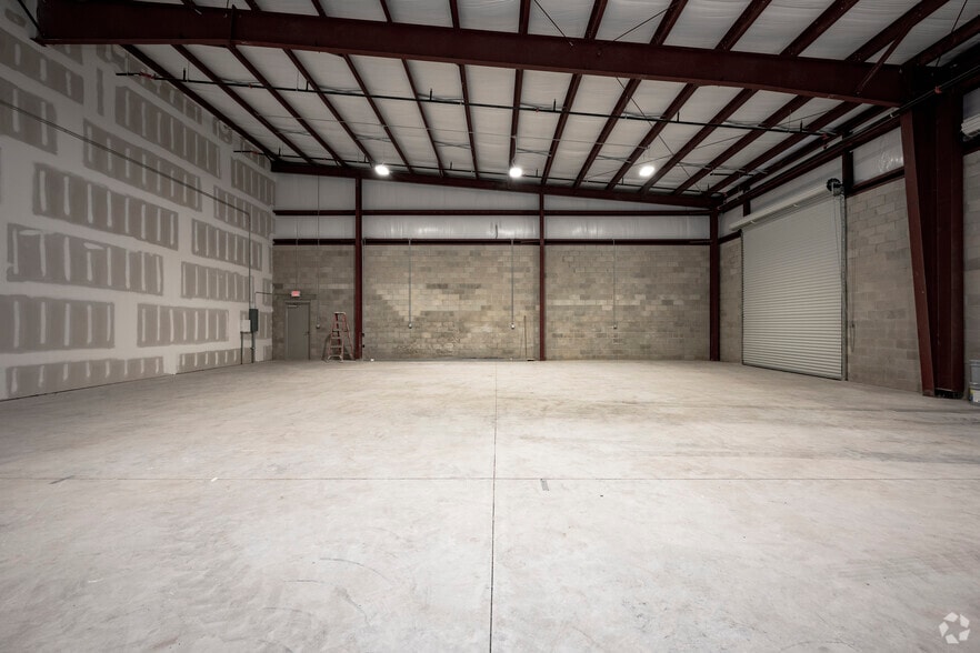 More Photos Of 452 Ninth St, Bunnell Light Distribution For Lease