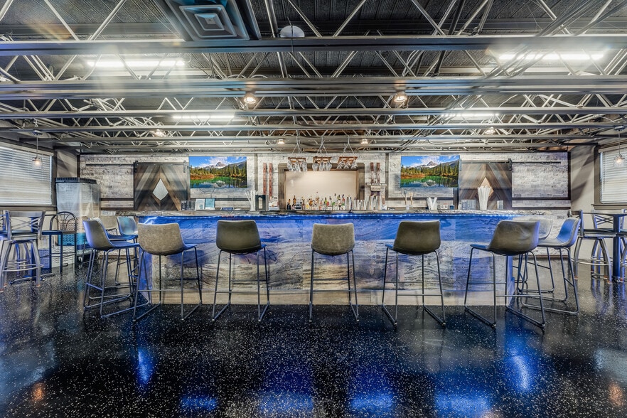 More Photos Of 801 E Park Ave, Fairmont Storefront For Sale