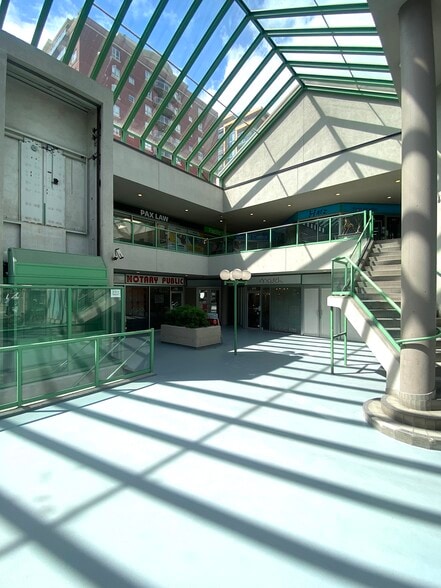 More Photos Of 1433 Lonsdale Ave, North Vancouver Storefront For Sale