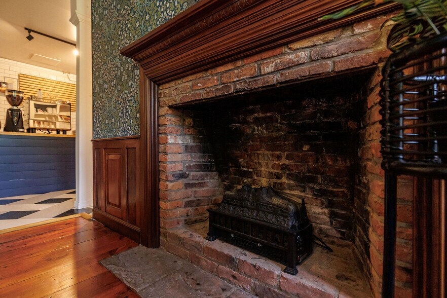 More Photos Of 139 S Main St, Sheffield Freestanding For Sale